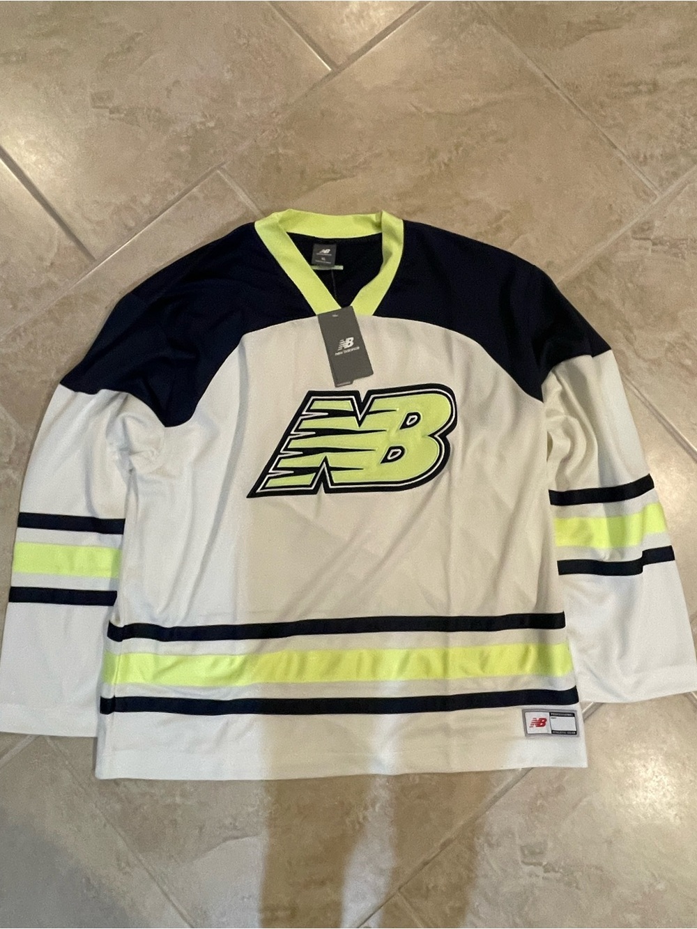 New Balance Navy and Light Green Athletic Top - Picture 2 of 4